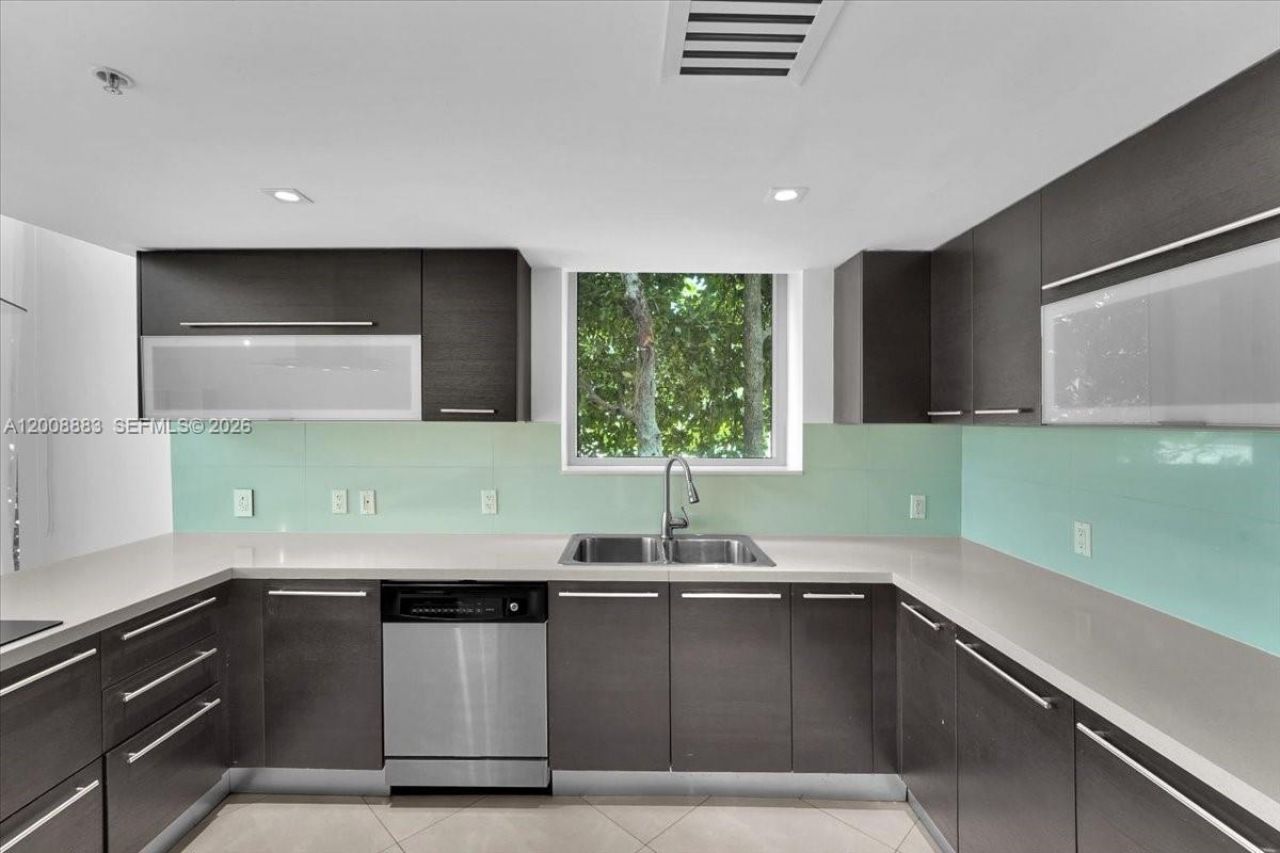 7928 East Drive , Unit 106, North Bay Village, FL 33141 Photo