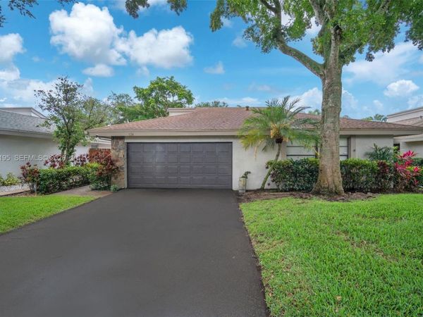 136 Greens Rd, Hollywood, FL 33021