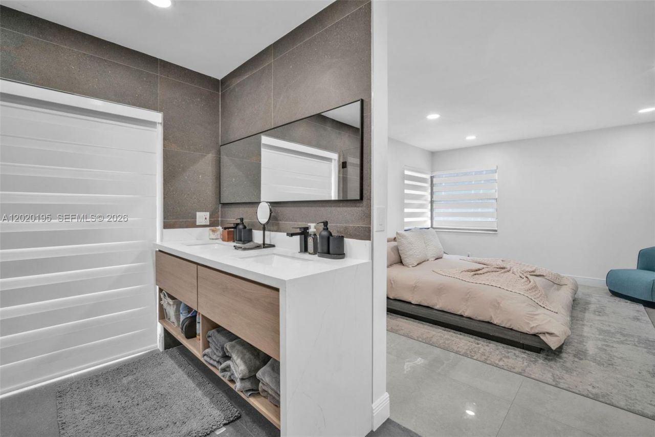 136 Greens Rd, Hollywood, FL 33021 Photo