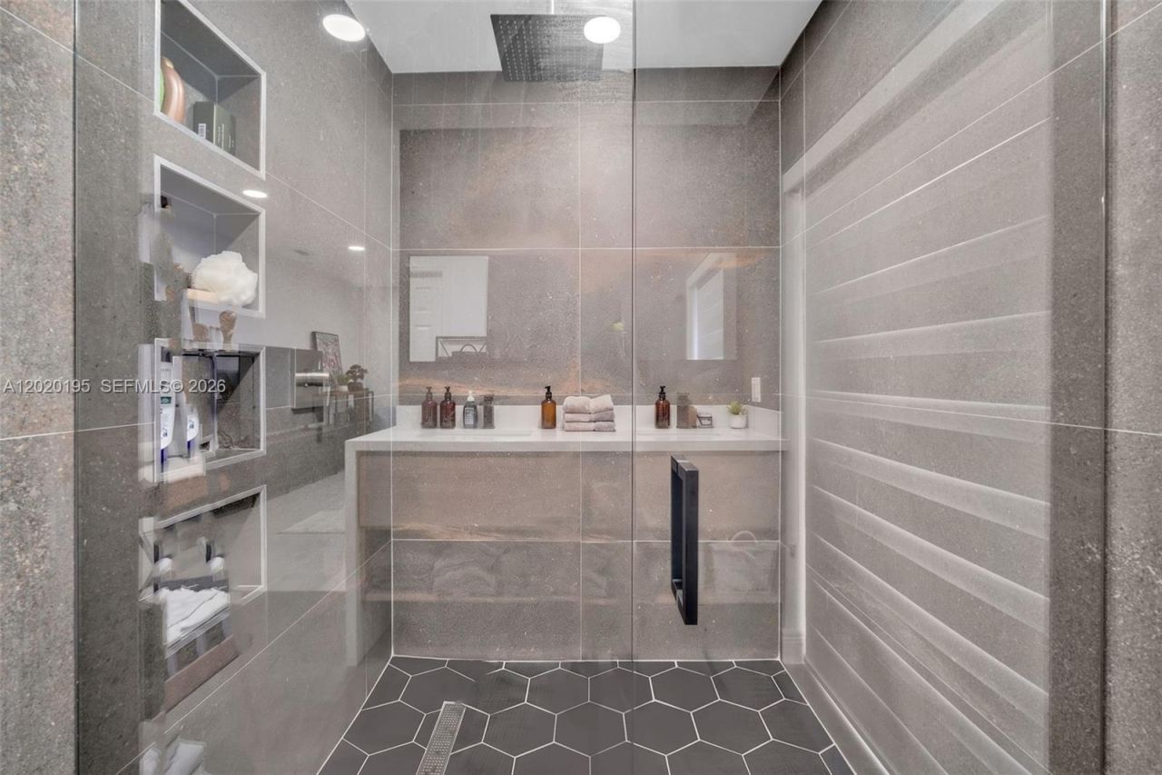 136 Greens Rd, Hollywood, FL 33021 Photo