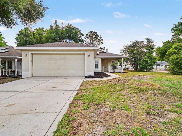 700 KENMOORE COURT , EUSTIS, FL 32726