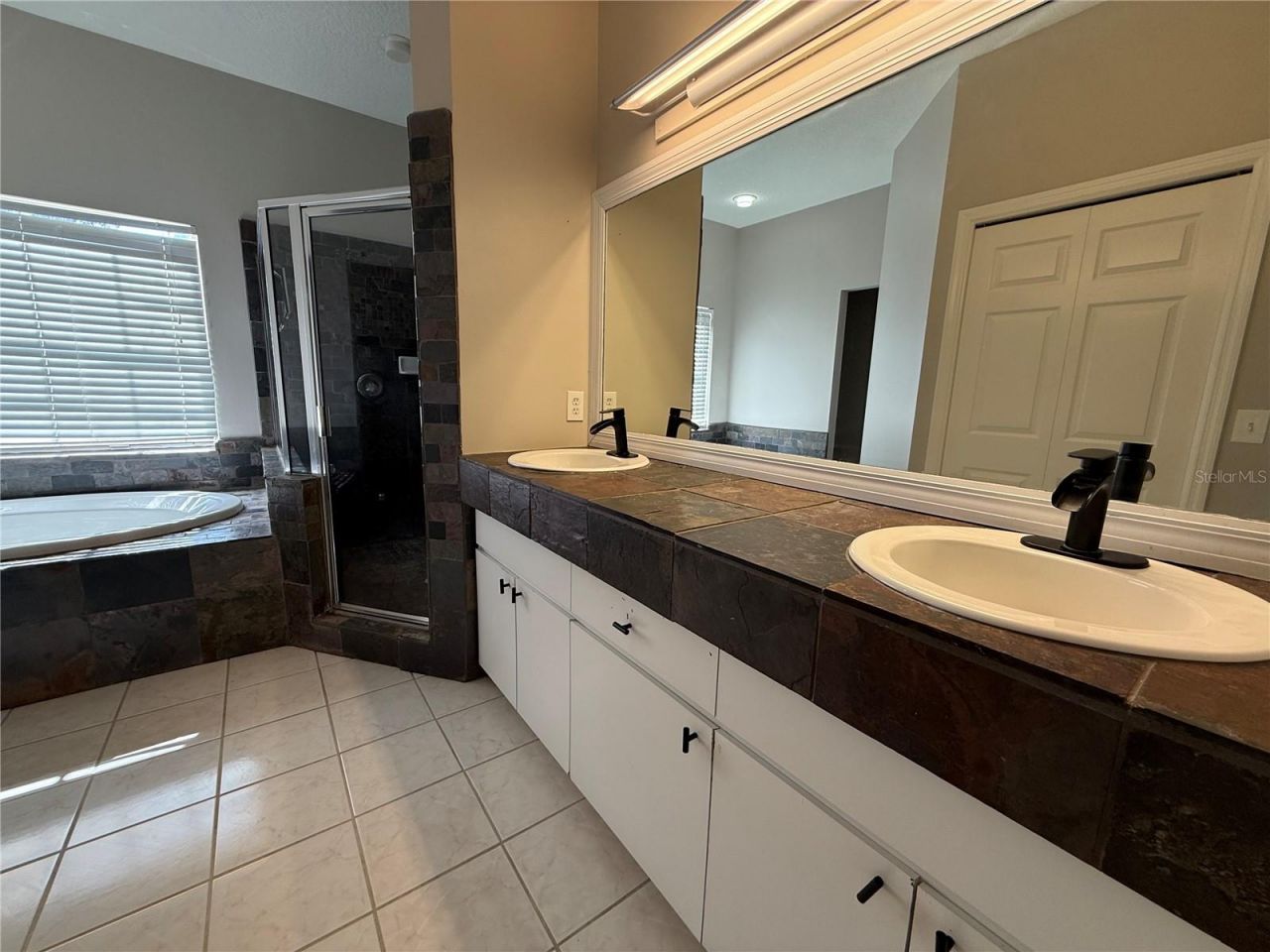 2212 Misty Ridge Lane , Valrico, FL 33594 Photo