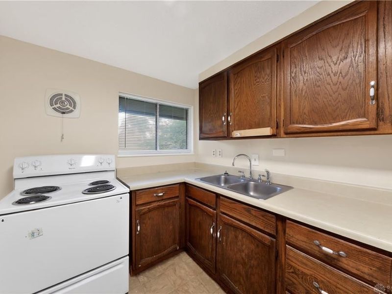 3883 Elmira Drive, Kettering, OH 45439 Photo 12