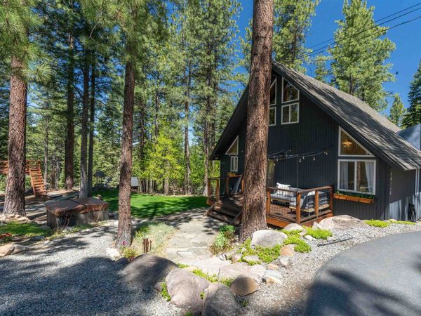 10146 Surrey Place, Truckee, CA 96161