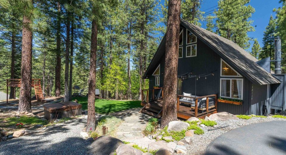10146 Surrey Place, Truckee, CA 96161 Photo