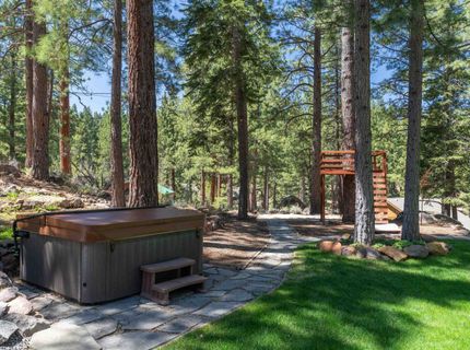 10146 Surrey Place, Truckee, CA 96161 Photo
