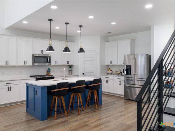 105 Greenspire Downs Drive, Hutto, TX 78634