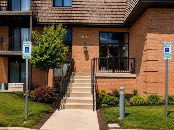 1 OAK CREEK Drive , Unit 1302, Buffalo Grove, IL 60089