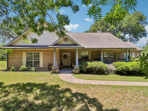 241 Laura LN, Bastrop, TX 78602
