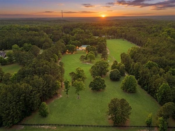 4 J Smith Road , Newnan, GA 30263