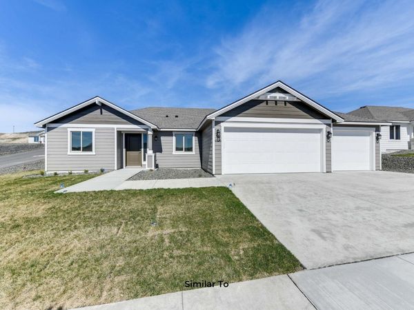 19 W 13th St, Deer Park, WA 99006