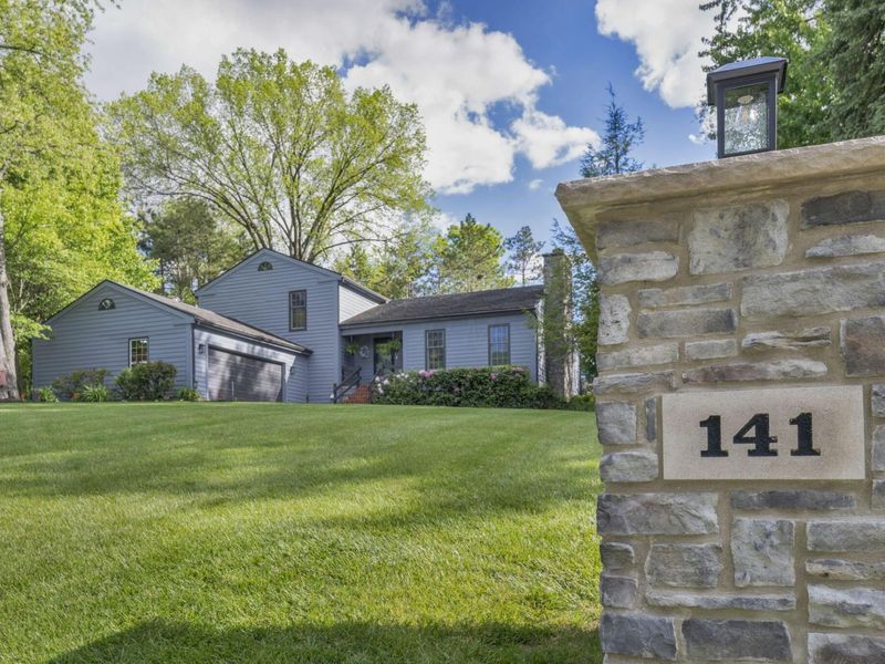 141 Camelot Drive, Urbana, OH 43078 Photo 4