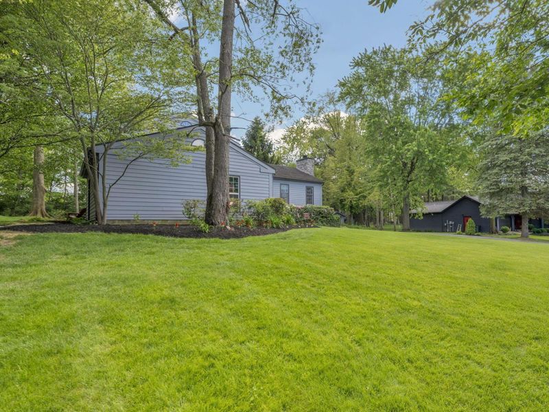 141 Camelot Drive, Urbana, OH 43078 Photo 5