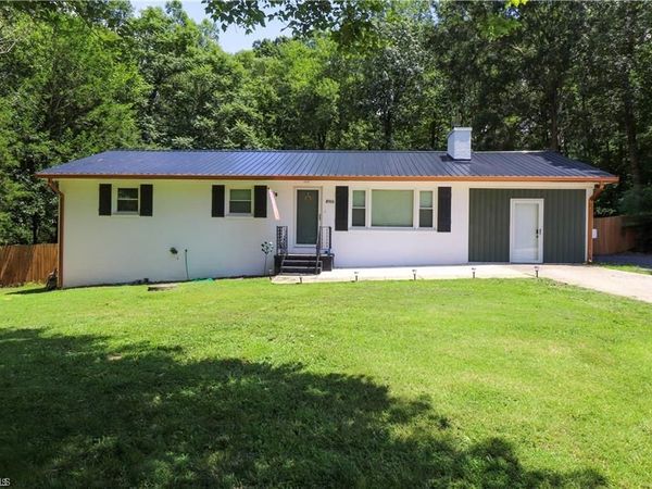 8906 US Highway 158 , Reidsville, NC 27320