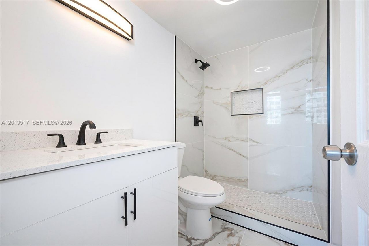 801 Brickell Bay Dr , Unit 1662, Miami, FL 33131 Photo