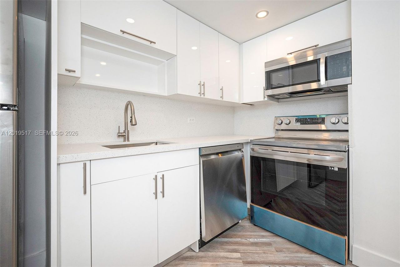 801 Brickell Bay Dr , Unit 1662, Miami, FL 33131 Photo