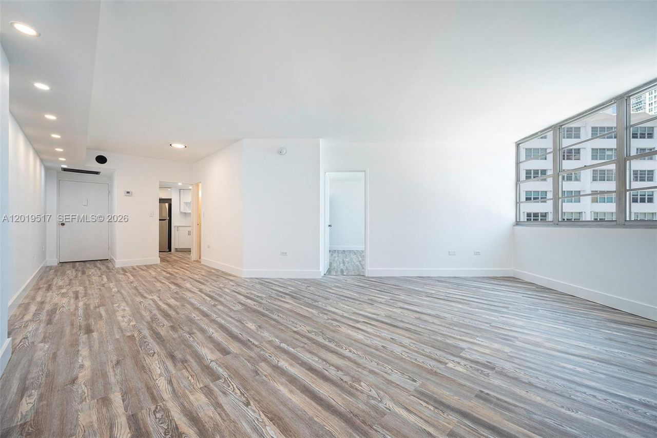 801 Brickell Bay Dr , Unit 1662, Miami, FL 33131 Photo