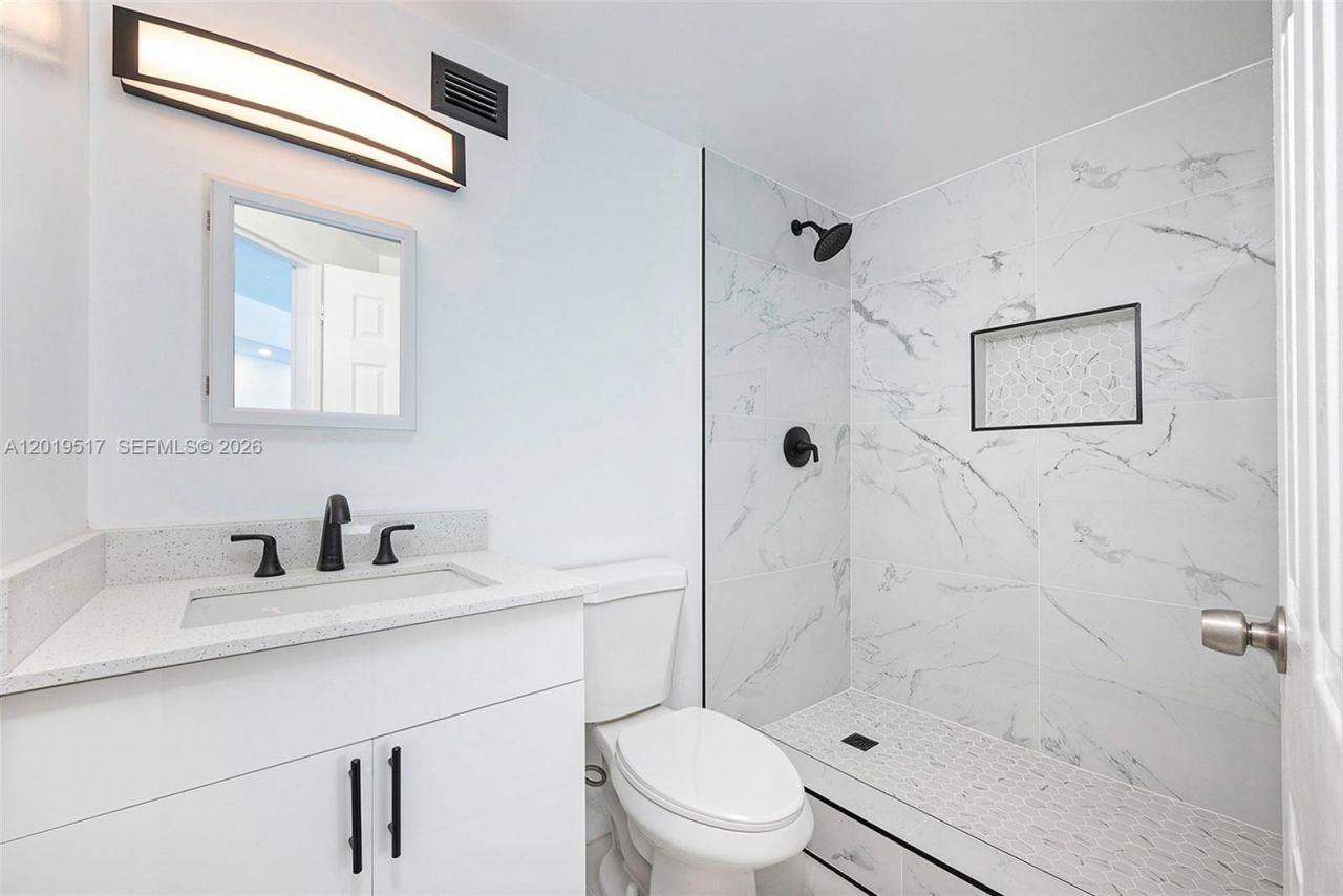801 Brickell Bay Dr , Unit 1662, Miami, FL 33131 Photo