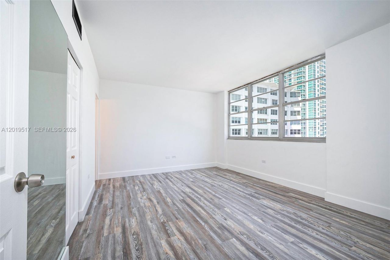 801 Brickell Bay Dr , Unit 1662, Miami, FL 33131 Photo