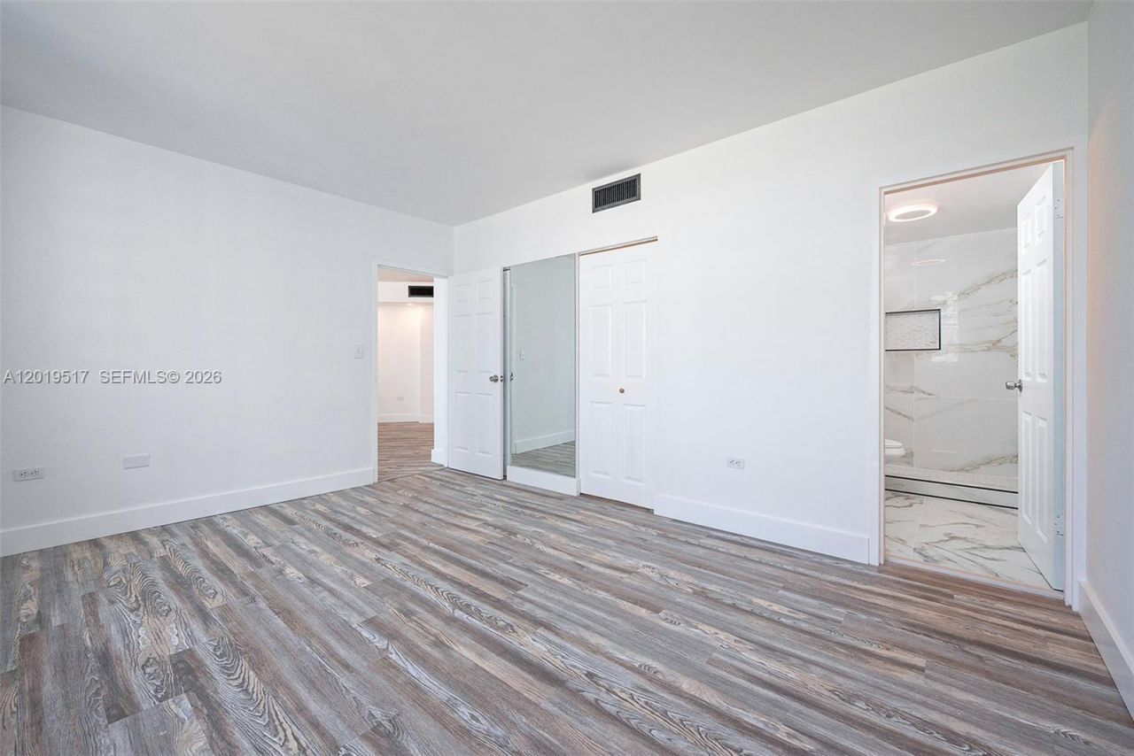 801 Brickell Bay Dr , Unit 1662, Miami, FL 33131 Photo