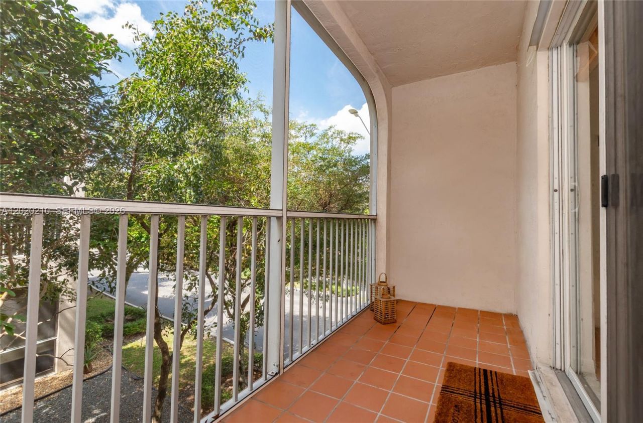 5610 NW 114th Pl , Unit 218, Doral, FL 33178 Photo