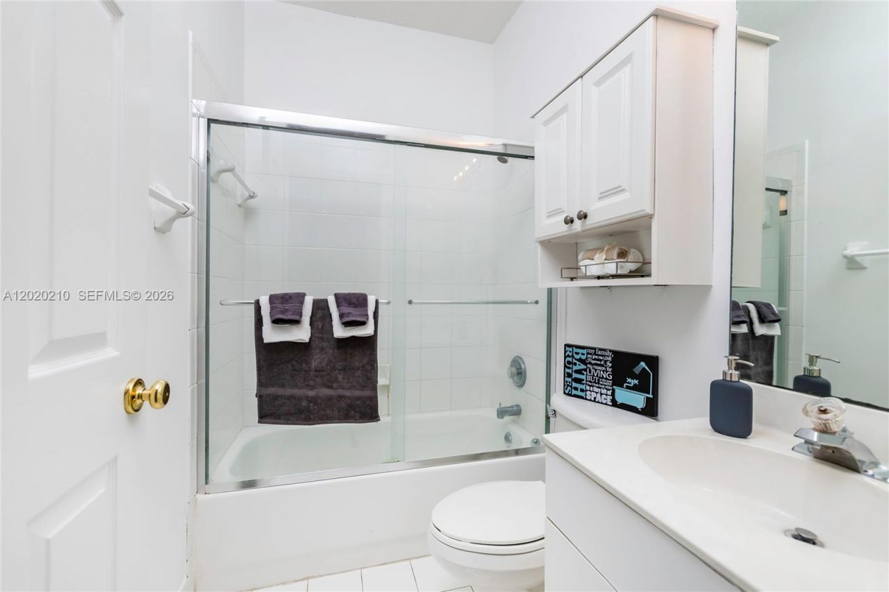 5610 NW 114th Pl , Unit 218, Doral, FL 33178 Photo
