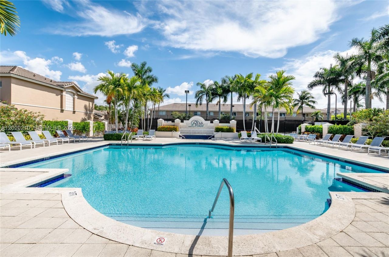 5610 NW 114th Pl , Unit 218, Doral, FL 33178 Photo