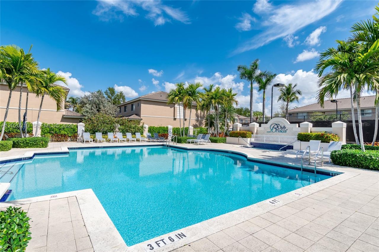 5610 NW 114th Pl , Unit 218, Doral, FL 33178 Photo