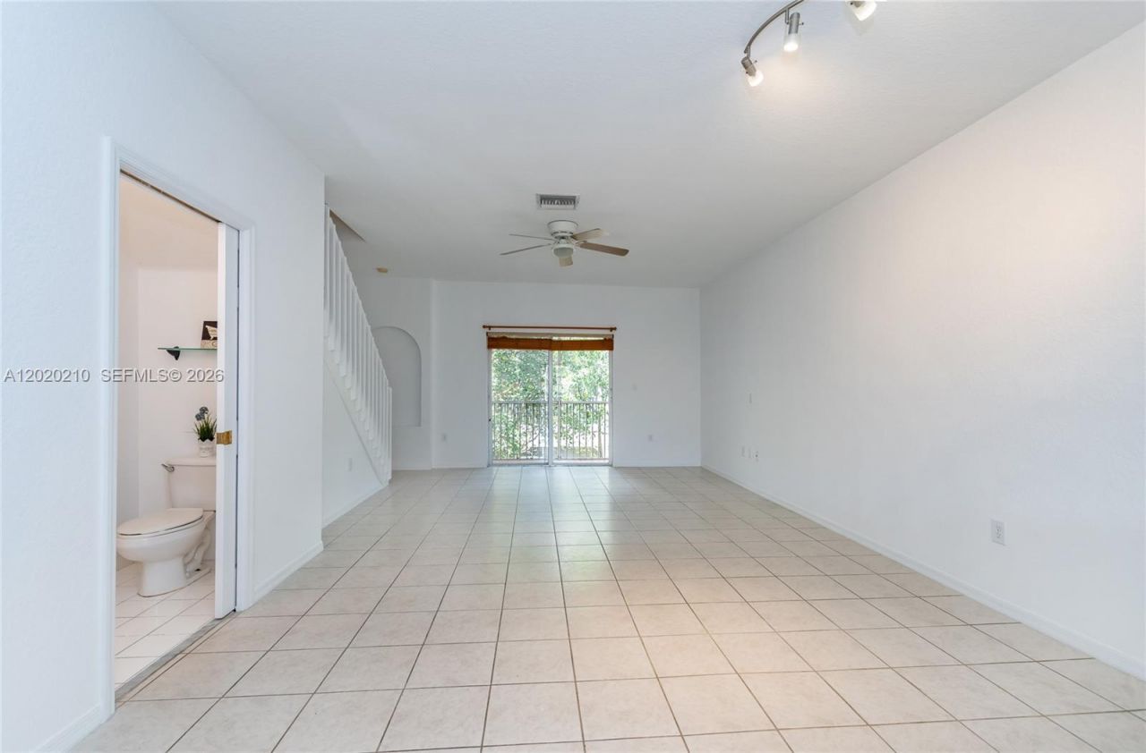 5610 NW 114th Pl , Unit 218, Doral, FL 33178 Photo