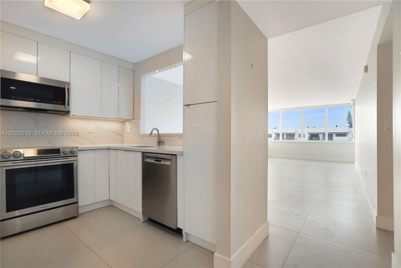 8233 Harding Ave, Unit 508, Miami Beach, FL 33141 Photo