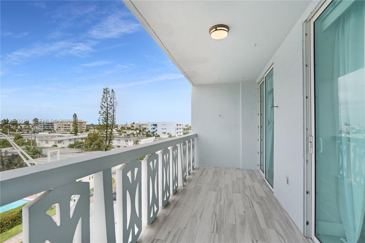 8233 Harding Ave, Unit 508, Miami Beach, FL 33141 Photo