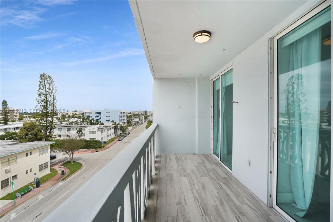 8233 Harding Ave, Unit 508, Miami Beach, FL 33141 Photo