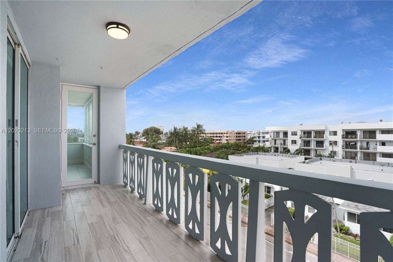 8233 Harding Ave, Unit 508, Miami Beach, FL 33141 Photo