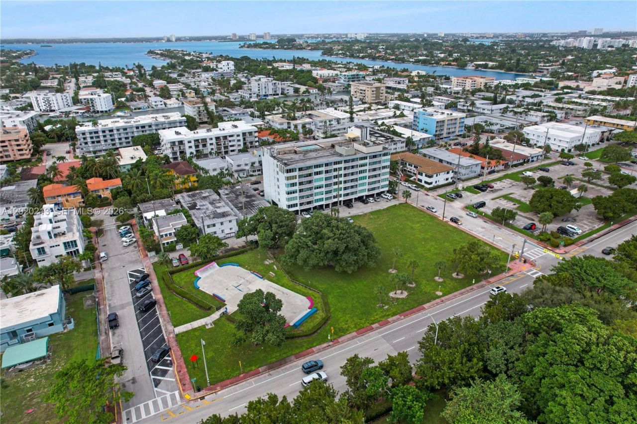 8233 Harding Ave, Unit 508, Miami Beach, FL 33141 Photo