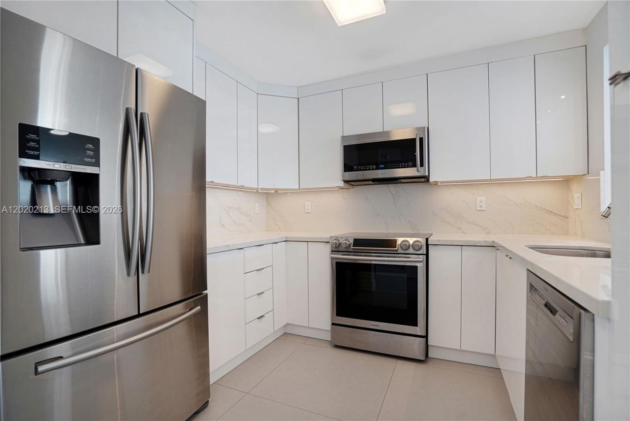 8233 Harding Ave, Unit 508, Miami Beach, FL 33141 Photo