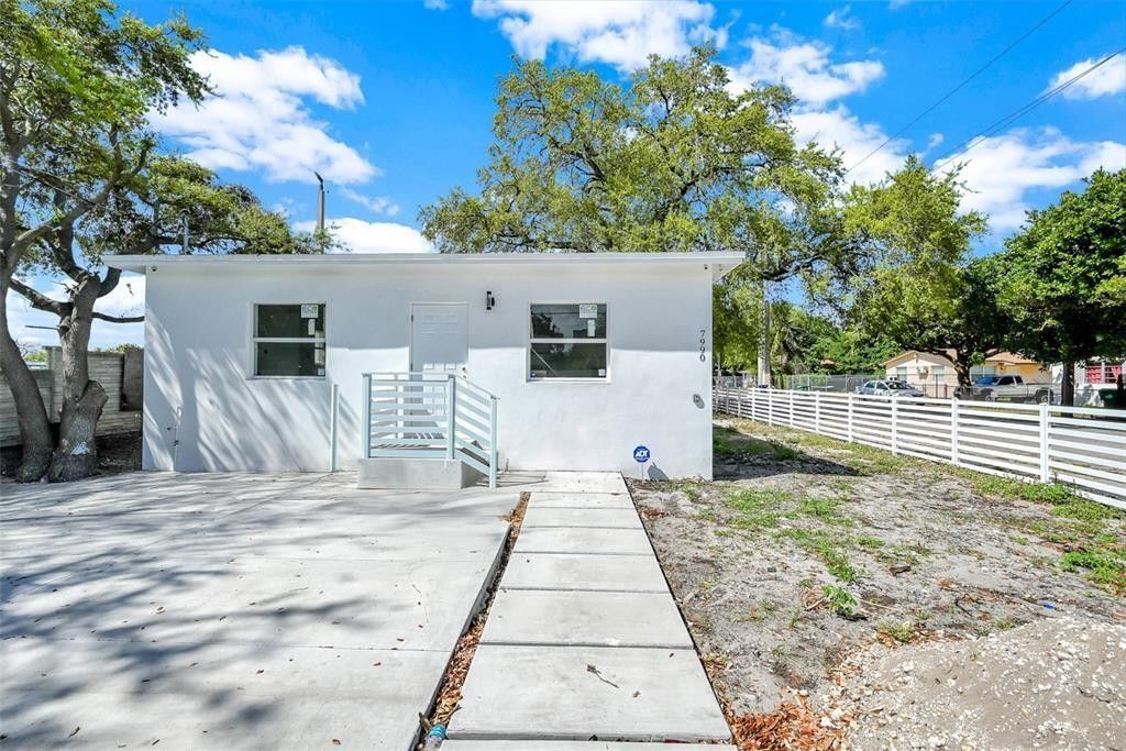 7990 NW 8th Avenue, Miami, FL 33150 Photo