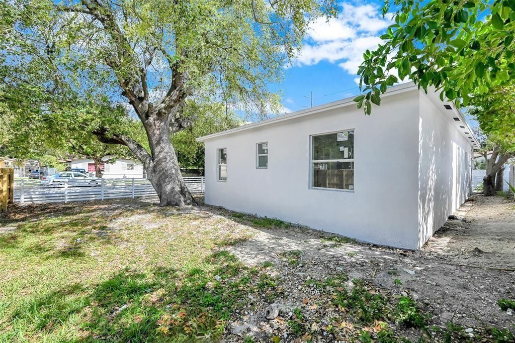 7990 NW 8th Avenue, Miami, FL 33150 Photo