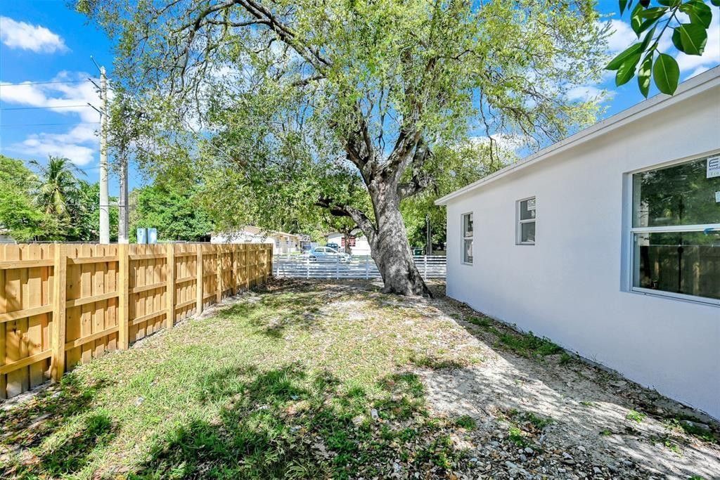 7990 NW 8th Avenue, Miami, FL 33150 Photo