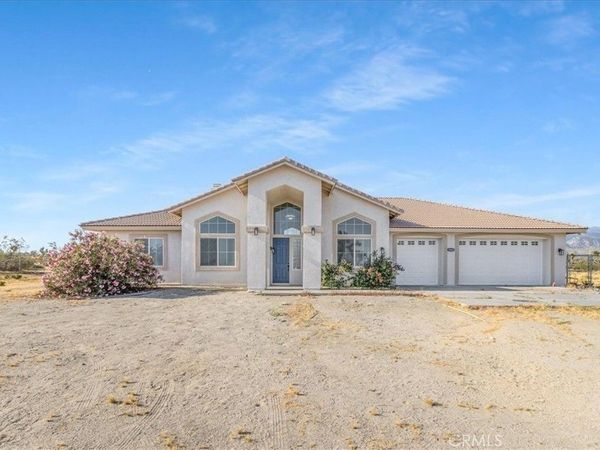1485 La Mesa, Phelan, CA 92371