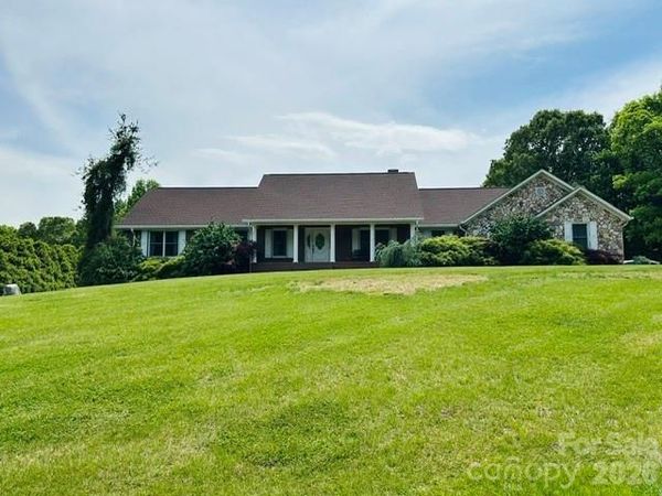 6181 Willowbottom Road, Hickory, NC 28602
