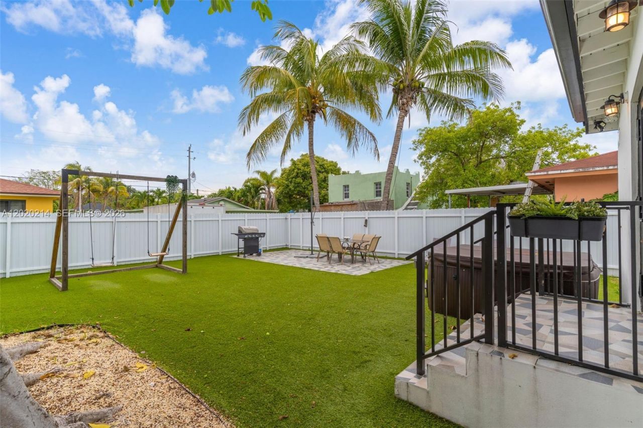 2171 NW 49th St, Miami, FL 33142 Photo