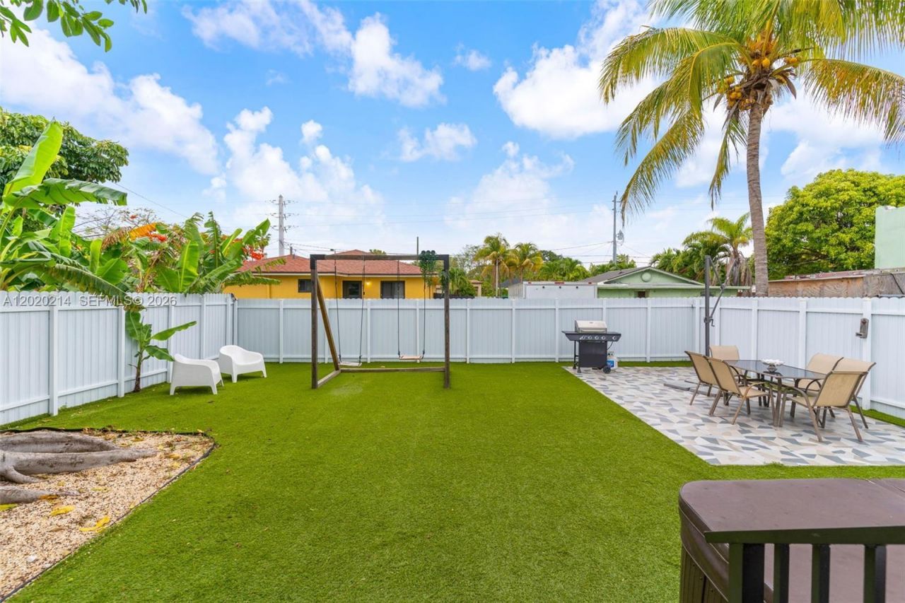 2171 NW 49th St, Miami, FL 33142 Photo