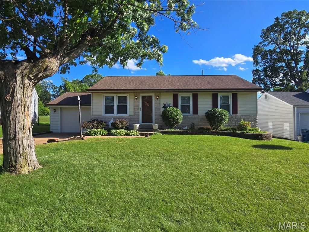 10808 Three Court Drive , Saint Louis, MO 63123 Main Photo