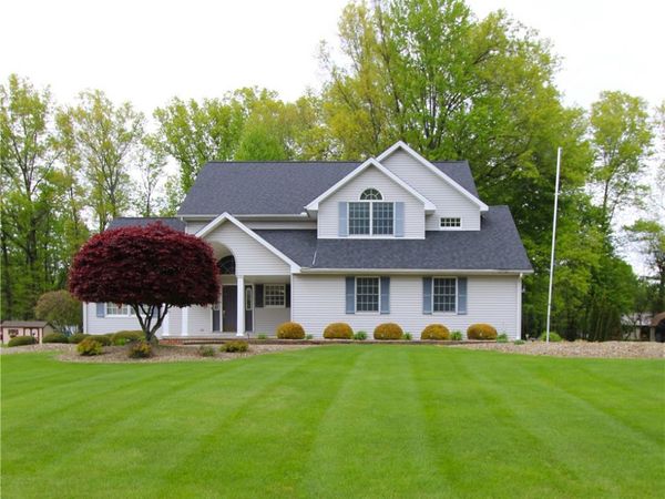 2018 Lori Lane, Hermitage, PA 16148