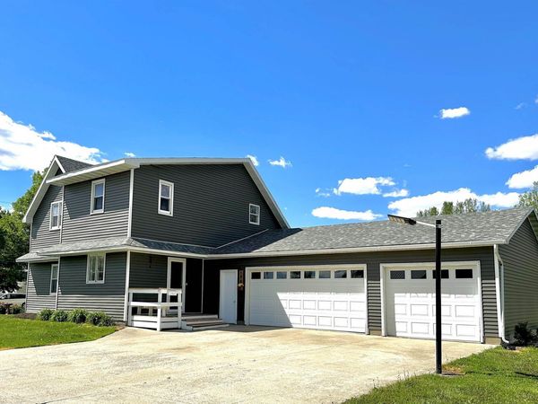 178 1St Street NW, Britt, IA 50423
