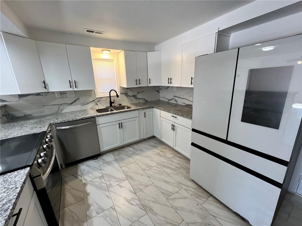 2019 Sunset Drive, Oak Grove, MO 64075 Main Photo