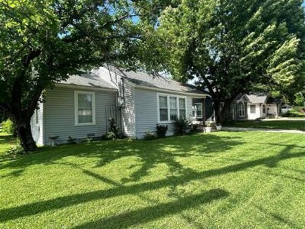 608 W Baldridge Street, Ennis, TX 75119