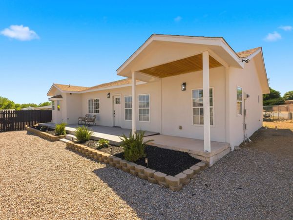 603 Amistad Road SW, Los Lunas, NM 87031