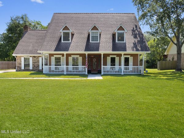 918 N Country Club Lane, Biloxi, MS 39532
