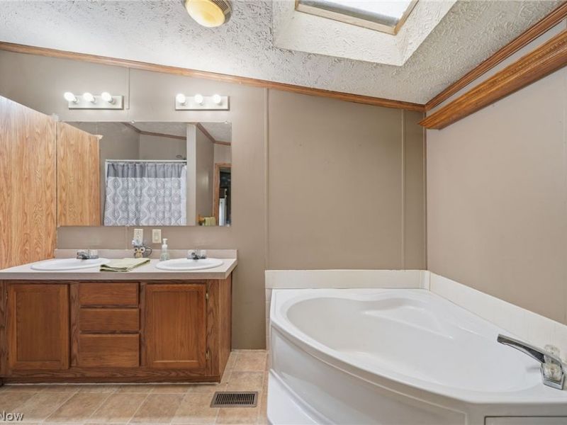 4613 N Lake Road, West Farmington, OH 44491 Photo 27